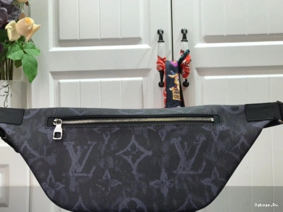 LOUIS BUMBAG DISCOVERY VUITTON 0422